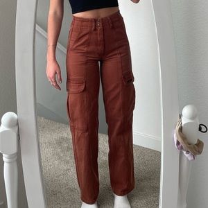 URBAN OUTFITTERS size 25 cargo. BRAND NEW, never worn, perfect condition.